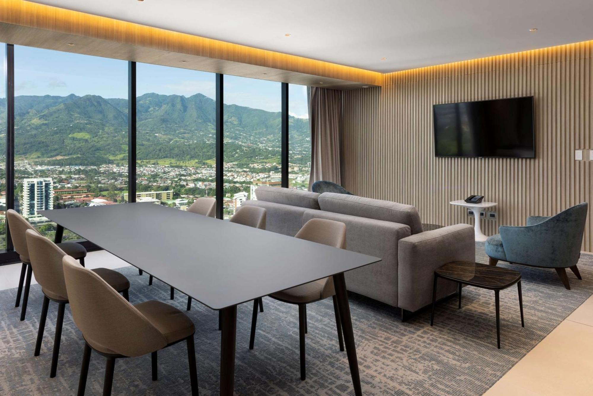 Hilton La Sabana 4*